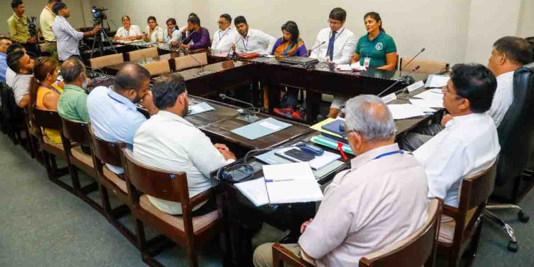 අලි හොරකම්වලට මෙන්න විසඳුම! අලි මිනිස් ගැටුමට මෙන්න විසඳුම! කැලෑවයි කැලෑ සතුනුයි ආරක්ෂා කරගන්නේ කොහොමද? සජිත් කැලෑ අලි ගැන කවුරුත් නොදත් පාඩමකුත් කියලා දෙයි! VIDEO & PHOTOS I Sri Lanka Latest News