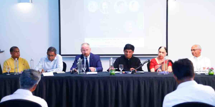 ජයික් හිල්ටන් හෝටලයේ ආර්ථික අභියෝග ජයගැනීම ගැන වැඩමුලුවක්! සංවිධානය වෘත්තීයවේදීන්ගේ ජාතික කවුන්සිලයෙන්! සජිත්ගෙන් විශේෂ දේශනයක්! VIDEO & PHOTOS I Sri Lanka Latest News