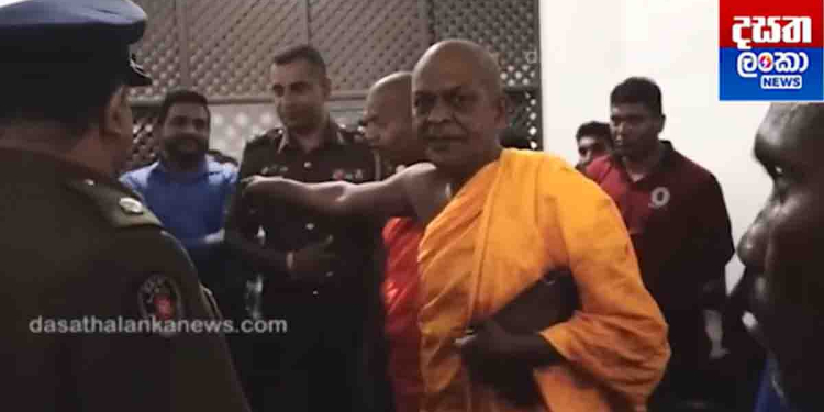 අම්පිටියේ සුමනරතන හාමුදුරුවෝ මිනිස්සු එක්ක ගිහින් මහවැලි අධිකාරිය වටලයි! VIDEO I Sri Lanka Latest News