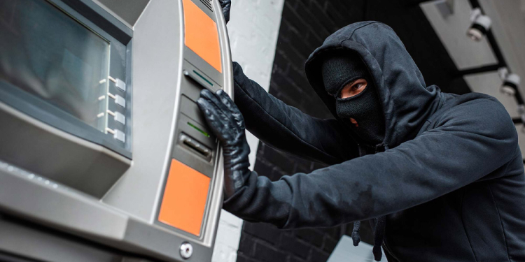 ATM මැෂින් එක අලුත්වැඩියා කරන්න වගේ ඇවිත් සල්ලි ටික අරගෙන පැනලා! Sri Lanka Latest News