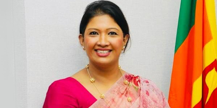 හන්තානේ ඉඩම් ඇල්ලුවා කියා මධ්‍යම පරිසර අධිකාරිය කිරිඇල්ලගේ දුවට එරෙහිව පැවරූ නඩුව උසාවියේදී විසිවෙයි! නඩුව පවරපු අයම නඩුව ඉල්ලා අස්කර ගනී! නඩුවක් දාන්න කිසිම නිමිත්තක් නෑ! කරපු අපහාසයට කිරිඇල්ල පවුල අලුත් නඩුවක් දාන්න ලෑස්ති වෙයි! Sri Lanka Latest News