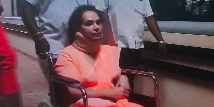ගැහුවා කියලා රෝද පුටුවෙන් හොස්පිට්ල් ඇඩ්මිට් වුණු ඩයනා පැය තුනෙන් ගෙදරත් ගිහින්! Sri Lanka Latest News