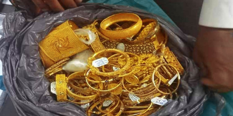 වෙන්නප්පුවේ ග්‍රාමීය බැංකුවකින් කෝටි 6ක රන් භාණ්ඩ හොරු අරන්! හොරු CCTV එකත් ගලවගෙනම ගිහින්! Sri Lanka Latest News