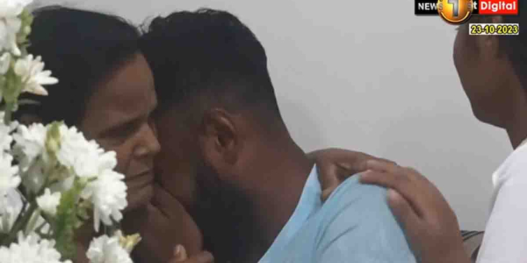 තාත්තගේ දේහය ගෙදර තියෙද්දි පන්දු 56කින් ලකුණු 85ක් ගහලා බංග්ලාදේශ මැච් එක ලංකාවට දිනවලා දීපු හිත හයිය කොල්ලා! VIDEO I Sri Lanka Latest News