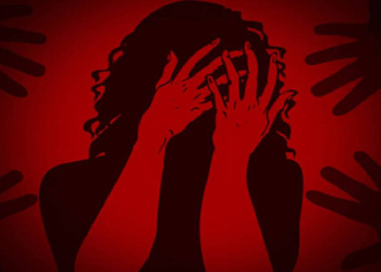 පාසල ඇරී ගෙදර යමින් සිටි සිසුවියකට බස් රථය ඇතුළෙදී බරපතළ අපයෝජනයක් කරලා! උදව් කරලා තියෙන්නේ බස් එකේ රියැදුරයි කොන්දොස්තරයි! VIDEO I Sri Lanka Latest News