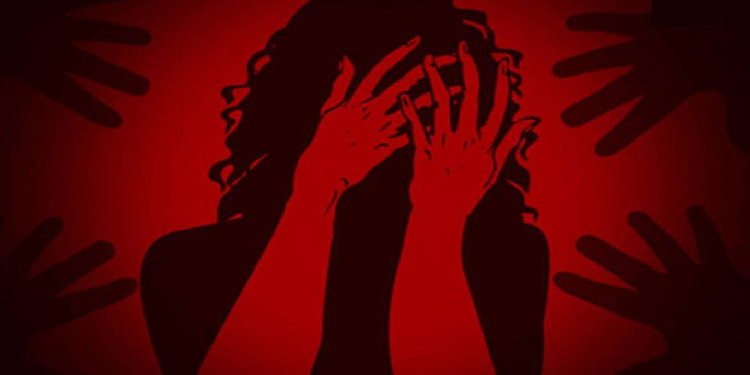 පාසල ඇරී ගෙදර යමින් සිටි සිසුවියකට බස් රථය ඇතුළෙදී බරපතළ අපයෝජනයක් කරලා! උදව් කරලා තියෙන්නේ බස් එකේ රියැදුරයි කොන්දොස්තරයි! VIDEO I Sri Lanka Latest News