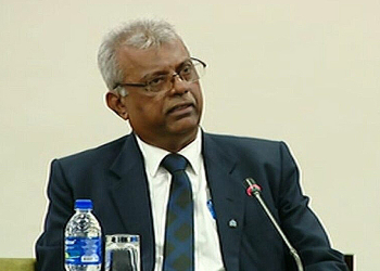 බීමතින් රිය පදවා නවතා තිබුණු වාහනයක් හප්පපු හිටපු ජ්‍යෙෂ්ඨ නියෝජ්‍ය පොලිස්පති රවී සෙනෙවිරත්න අත්අඩංගුවට ගනී! Sri Lanka Latest News