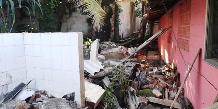මහරගම ජනාධිපති ප්රාථමික පාසල ළඟ අනාරක්ෂිත තාප්පයක් කඩාවැටී සිසුවකුට තුවාල! Sri Lanka Latest News
