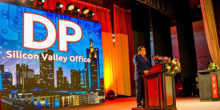 පාසල් 675ක ස්මාර්ට් පන්ති කාමර! IT කැම්පස් 92ක්! ළමයි 80,000කට අධ්‍යාපනය! 125,000කට ඔන්ලයින් අධ්‍යාපනය! ළමයින්ට පරිගණක දැනුම දෙන්න මුලින්ම රට පුරා IT කැම්පස් විවෘත කළ ධම්මිකගෙන් දැන් ඉගෙනගත්ත ළමයින්ට ‌ගමේම රස්සා දෙන්න ‘සිලිකන් වැලි IT ඔෆිස්’! VIDEO & PHOTOS I Sri Lanka Latest News