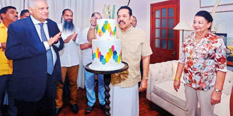 මාලදිවයිනේ ඉඳන් ලංකාවට ආපු ගමන් රනිල් කෙළින්ම ගිහින් තියෙන්නේ මහින්දට ‘හැපි බර්ත්ඩේ’ කියන්න! ගෝඨා එන බවක් මහින්දලා දන්නෙත් නෑ! I Sri Lanka Latest News