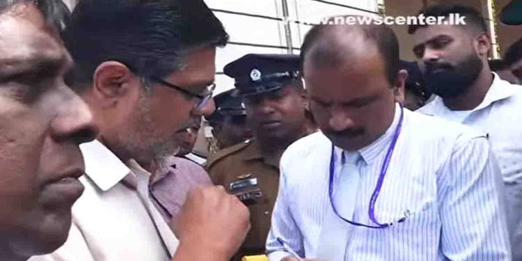 රාජපක්ෂවරුන්ගේ ප්‍රජා අයිතිය අහෝසි කරන ලෙස ජනාධිපතිගෙන් ඉල්ලා මුජිබර් ජනාධිපති ලේකම් කාර්යාලය ඉස්සරහට යයි! සංදේශයක් බාරදෙයි! VIDEO I Sri Lanka Latest News‍