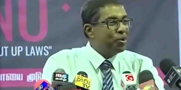 පෙළපාලියක් යන්න බෑ! වෘත්තීය සමිති නිශ්ශබ්ද කරලා! මාධ්‍යවේදීන්ටත් ලියන්න බෑ! අධිකරණයටත් බලපෑම් එල්ල කරලා! ව්‍යවස්ථාදායක සභාව පිළිගන්නෙත් නෑ! ආණ්ඩුව යන්නේ Shut Up and Sit Down පාරේ! ජනතා අයිතීන් විනාශ කරන මේ මර්දන අණපනත්වලට අත උස්සන මන්ත්‍රීවරු මතක තියාගන්න ඕන මේ නීති කවදාහරි ඒ අයටම විරුද්ධව පාවිච්චි වෙනවා කියලා! ජනාධිපති නීතීඥ සාලිය පීරිස් අලුත් සටනක් අරඹයි! VIDEO I Sri Lanka Latest News