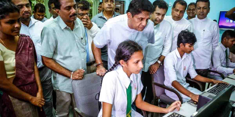 වැට් බද්ද 18%ට වැඩි ‌කරලා අසරණ මිනිස්සුන් තවත් පීඩාවට පත් කරනවා වෙනුවට සල්ලි හොයන ක්‍රම සහ විධි විපක්ෂනායක සජිත් ආණ්ඩුවට පෙන්වා දෙයි! බදු ප්‍රතිපත්තියත් වැරදියි! බදු සූත්‍රයත් වැරදියි! විපක්ෂනායකගෙන් නොනවතින රැල්ලේ 41 වන සුහුරු පන්ති කාමරය දඹදෙණිය දම්සෙන් මහාවිද්‍යාලයට! VIDEO & PHOTOS I Sri Lanka Latest News