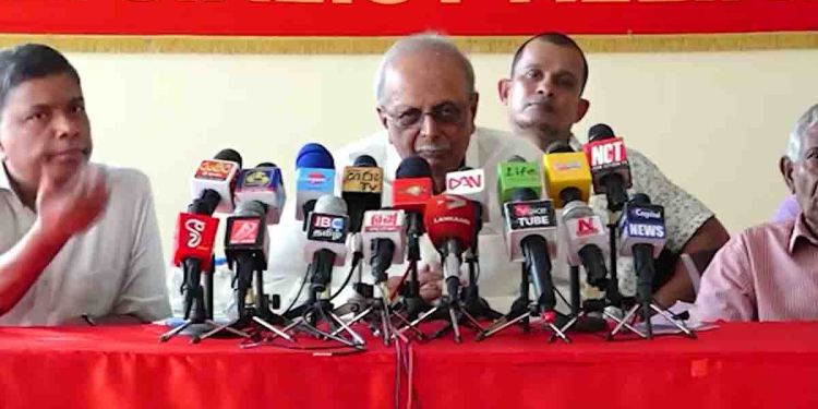 රටේ අර්බූදය ලංකා සමසමාජ පක්ෂයට දැනෙන්න පටන් අරන්! තිස්ස විතාරණ හදිසි ප්රවෘත්ති සාකච්ඡාවක් කැඳවලා! අර්බූදය හරි දරුණුයිලු! වහාම ආණ්ඩුව ගෙදර යවන්න ඕනලු! VIDEO I Sri Lanka Latest News