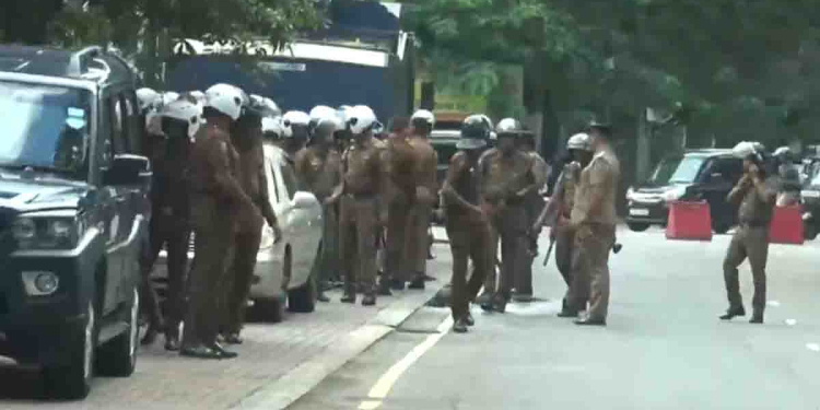 පාර්ලිමේන්තු විවාදය අස්සේ ක්රිකට් ආයතනයේ ආරක්ෂාව හදිසියේ දැඩි කරයි! යන එන පාරවල් වසා දමයි! VIDEO I Sri Lanka Latest News