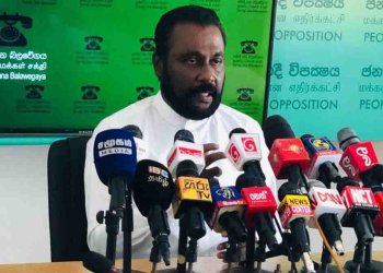 පාර්ලිමේන්තුව ඇතුළේ දැවැන්ත කුමන්ත්‍රණයක්! විපක්ෂනායකතුමා අහන ජනතා ප්‍රශ්නවලට කටඋත්තර නැති ජනාධිපතිවරයාත්-පොහොට්ටු ආණ්ඩුවත් විපක්ෂනායකවරයාට නින්දිත විදිහට පහර දෙන්න පටන් අරන්! කතානායකතුමාගේත් සහයෝගය මේකට තියෙනවා! රට බංකොලොත් කරපු රාජපක්ෂවරුන්ගේ ප්‍රජා අයිතිය අහෝසි කරන්න ඉල්ලද්දියි මේ ‌සියලු කුමන්ත්‍රණ කරන්නේ!  VIDEO I Sri Lanka Latest News