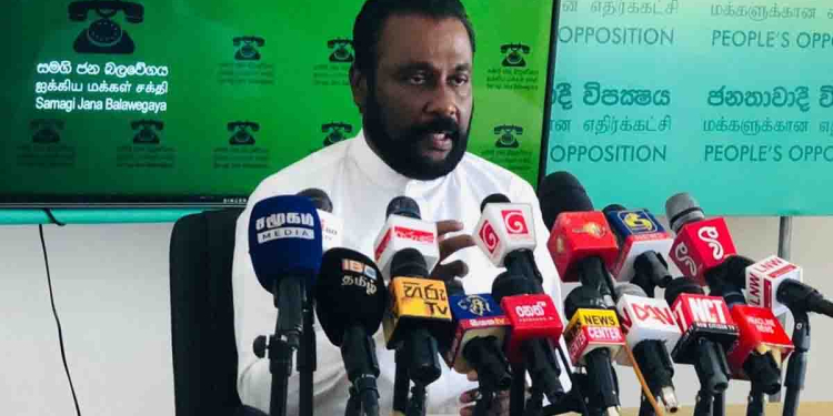 පාර්ලිමේන්තුව ඇතුළේ දැවැන්ත කුමන්ත්‍රණයක්! විපක්ෂනායකතුමා අහන ජනතා ප්‍රශ්නවලට කටඋත්තර නැති ජනාධිපතිවරයාත්-පොහොට්ටු ආණ්ඩුවත් විපක්ෂනායකවරයාට නින්දිත විදිහට පහර දෙන්න පටන් අරන්! කතානායකතුමාගේත් සහයෝගය මේකට තියෙනවා! රට බංකොලොත් කරපු රාජපක්ෂවරුන්ගේ ප්‍රජා අයිතිය අහෝසි කරන්න ඉල්ලද්දියි මේ ‌සියලු කුමන්ත්‍රණ කරන්නේ!  VIDEO I Sri Lanka Latest News