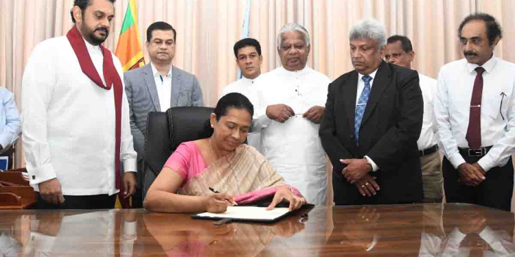 රොෂාන්ගේ ඇමැතිකම ගත්ත සැණින් පවිත්රා ගිහින්! I Sri Lanka Latest News