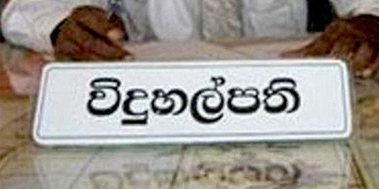 විදුහල්පති ළමයින්ට දඬුවමක් ලෙස පොලිතින් සහ පත්තර කවලා! රෝගාතුර වූ ළමුන් දෙන්නෙක් රෝහලේ! Sri Lanka Latest News