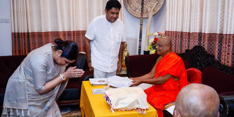 සෝමාවතියේ කඨින චීවර පූජාව විපක්ෂ නායක සජිත්ගේ සහ බිරිඳ ජලනිගේ ප්රධානත්වයෙන්! බෞද්ධයන්ගේ වගකීමත් පෙන්වා දෙයි! PHOTOS & VIDEO I Sri Lanka Latest News