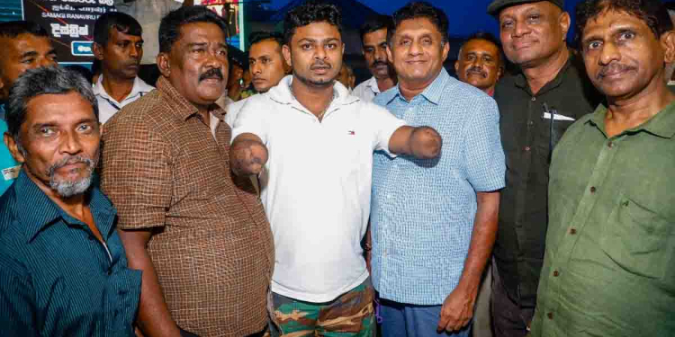 රණවිරු නීති කෙටුම්පත් අලුත් වෙයි! රණවිරුවන්ගේ ප්රශ්නවලට ස්ථිරසාර විසඳුමක්! සුබසාධන බැංකු ක්රමයක්! රණවිරු සේවා අධිකාරිය අමෙරිකාවේ වෙට්රන්ස් දෙපාර්තමේන්තුවට ගලපයි! සජබය බලයට පත්වී පැය 48ක් ඇතුළත රණවිරුවන්ගේ අයිතිවාසිකම් සුරැකීමට විශේෂ ජනාධිපති කාර්ය සාධන බළකායක්! සජිත් මහනුවර දිස්ත්රික් සමගි රණවිරු සමුළුවට එක්වෙයි! යුද්ධය දිනූ ෆීල්ඩ් මාෂල් ෆොන්සේකාත් ඇවිත්! VIDEO & PHOTOS I Sri Lanka Latest News
