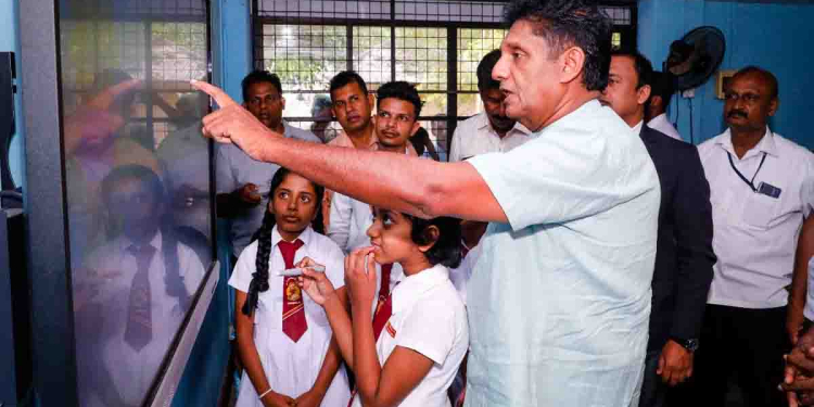 ක්රිකට්වලට මොකද වුණේ? වැටිච්ච ක්රිකට් ගොඩදාන්න මොකද්ද කරන්න ඕනේ? සක්වල නොනවතින රැල්ලෙන් යෝධඇල මහා විද්යාලයේ දරුවන්ට ස්මාර්ට් පන්ති කාමරයක් ලබා දෙමින් විපක්ෂනායක සජිත් ක්රිකට් ගොඩදාන විදිහ පෙන්වා දෙයි! VIDEO & PHOTOS I Sri Lanka Latest News