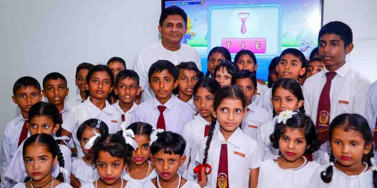 ගෝඨාගේ ආණ්ඩුව සීනි බද්ද අඩු කරලා බිලියන ගාණක ගැහිල්ලක් ගැහුවා! මේ ආණ්ඩුව සීනි බද්ද වැඩි ‌කරලා එක රැයින් කෝටි 100ක ගැහිල්ලක් ගහලා! නොනවතින රැල්ලෙන් ලංකාපුර දරුවන්ට 44 වැනි ස්මාර්ට් පන්ති කාමරය පරිත්‍යාග කරමින් අලුත්ම සීනි වංචාව විපක්ෂනායක රටට හෙළිකරයි! VIDEO & PHOTOS I Sri Lanka Latest News