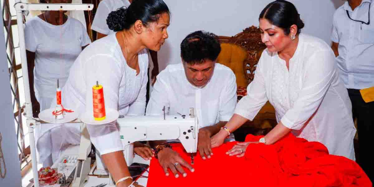 සිවිල් ආරක්ෂක බළකායේ 40000කට සොච්චමක් දීලා ගෙදර යවන්නයි හදන්නේ! රණවිරුවො කරපු කැපකිරීම අමතක කරන්න එපා! රණවිරුවන්ට කෙළෙහිගුණ දක්වන්නේ මෙහෙමද? තන්තිරිමලේ කඨින පිංකමට එක්වෙමින් විපක්ෂනායකවරයා ආණ්ඩුවෙන් ප්රශ්න කරයි! VIDEO & PHOTOS I Sri Lanka Latest News