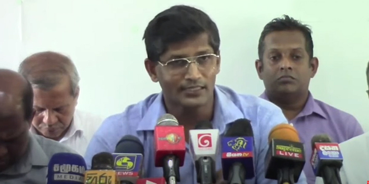 රාජ්ය හා අර්ධ රාජ්ය සේවකයන්ට අයවැයෙන් 20000ක පඩි වැඩිවීමක් අත්යාවශ්යයි! මේ පාරත් අපිව රැවැට්ටුවොත් ආණ්ඩුවට ලේසි වෙන්නෙ නෑ! VIDEO I Sri Lanka Latest News