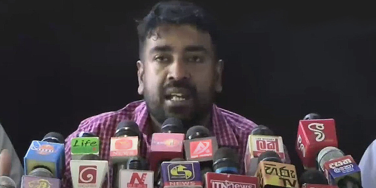 ඇමැතිලා හොයාගන්නත් නෑ! සුද්දො වැඩියෙන්ම එන වාද්දුව කළුතර සංචාරක කලාප හාන්සියි! VIDEO I Sri Lanka Latest News