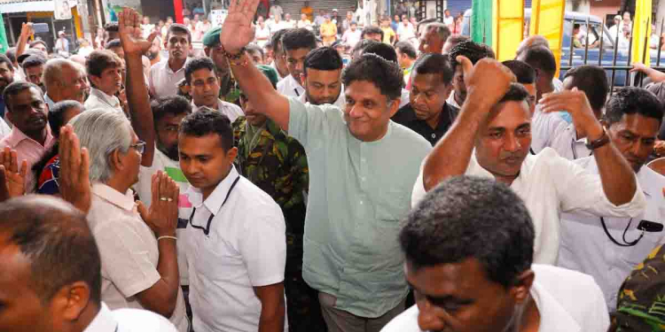 හොරු සමග ඩීල් නෑ! ෆයිල් පෙන්න පෙන්න දූෂණයට විරුද්ධයි කියලා මිනිස්සු රවට්ටන්නේ නෑ! සජබෙ දූෂණය නැති කරන හැටි.. හොරු අල්ලන හැටි පෙන්නලා තියෙන්නේ! අහල පහළ ආසනවලින් බස් දාලා සෙනග අද්දන්නෙ නැතිව මිනුවන්ගොඩ ආසනේ විතරක් සජබ ක්‍රියාකාරීන් සමග පවත්වපු ‘ජන පවුර’ සම්මේලනයේදී විපක්ෂනායක කරපු කතාව! VIDEO & PHOTOS I Sri Lanka Latest News