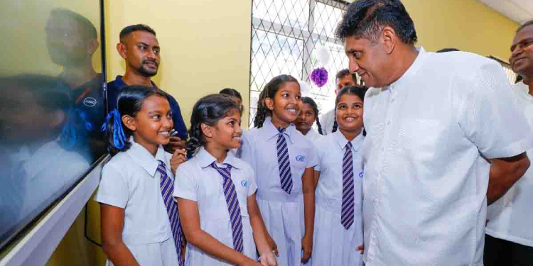 වංචාකාර විදේශ රැකියා සුනාමියකට අපේ තරුණ තරුණියන් අහුවෙලා! අනාගතය ගැන බලාපොරොත්තුවක් නැති නිසා තරුණ තරුණියන් අපේ රටටත් වඩා දුප්පත් රටවල්වල රස්සාවට යනවා! එහෙම ගිය අපේ 56 දෙනෙක් මියන්මාර ත්‍රස්තවාදීන් අල්ලාගෙන! මොකද්ද මේ රටට ‌මේ පාලකයන් කළේ? ගොන්සාල්වෙස් දරුවන්ට 56 වන ස්මාර්ට් පන්ති කාමරය පිරිනමමින් විපක්ෂනායක ප්‍රශ්න කරයි! VIDEO & PHOTOS I Sri Lanka Latest News