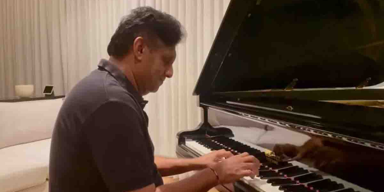 කිසිම නායකයෙක් නොකරපු විදිහට විපක්ෂනායක සජිත් කිතුණු ජනතාවට නත්තලට සුබ පතයි! ‘කලකට පෙර ඒ බෙත්ලෙහෙමේ ශුද්ධ වූ නගරේ…’! පියානෝව වාදනය කරපු වීඩියෝව මෙන්න! VIDEO I Sri Lanka Latest News