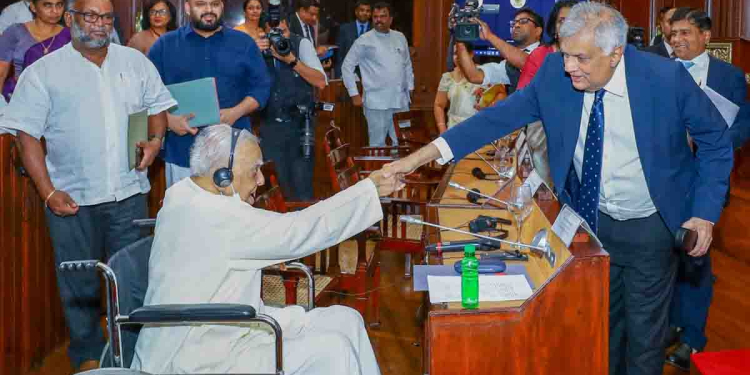 ‘රටේ ජනාධිපති එන්න කියනවා! අපිත් සාකච්ඡාවලට යනවා! ප්රශ්නවලට උත්තර නැති තාක් රටේ දියුණුවක් නෑ!’ දෙමළ සන්ධානය ජනාධිපතිට දැනුම් දෙයි! අලුත් ව්යවස්ථාවක් එන්නේ මහඡන්දෙන් පස්සේ අවුරුද්දක් ඇතුළත! ජනාධිපති දෙමළ සන්ධානයට දැනුම් දෙයි! VIDEO & PHOTOS I Sri Lanka Latest News
