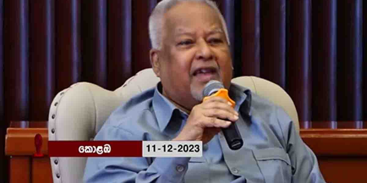 රටේ 69%ක් එපා කියපු පාර්ලිමේන්තුවේ ඉන්න පෙන්දන්ගෙන් රටක ජනාධිපති කෙනෙක් තෝරන්න පුලුවන්ද? ජනාධිපති කෙනෙක් නෙමෙයි කක්කුස්සිකාරයෙක්වත් තෝරන්න බෑ! මොන විහිලුවක්ද මේ? අද මොකද්ද ව්‍යවස්ථාදායක සභාවට වෙලා තියෙන්නේ? හිටපු ඇමැති ආචාර්ය සරත් අමුණුගම හිටපු ජනාධිපතිවරු-මැතිඇමැතිවරු-ප්‍රභූන් හිටපු රැස්වීමකදී ප්‍රසිද්ධියේම අහයි! VIDEO I Sri Lanka Latest News