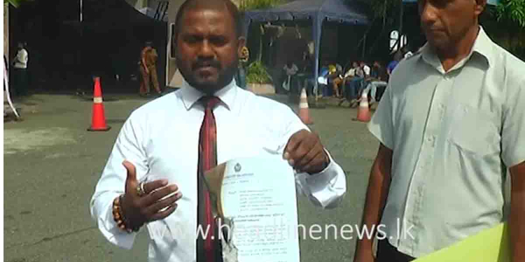 මහවදී ත්‍රීවීල් රියැදුරෙකුට 6 දෙනෙක් ගැහුවා! ගිය 6 වැනිදා ඇල්පිටියේ පොලිස් නිලධාරියෙකුට 15 දෙනෙක් පහර දුන්නා! චණ්ඩි වගේ හැසිරෙන සීසර්ලාට එරෙහිව පොලිසිය ‌සද්දයක් නැත්තේ ඇයි? පොලිසියත් ලීසිං සමාගම්වලින් සන්තෝෂම් අරන්ද? පොලිස් මූලස්ථානය ඉදිරිපිටදීම නීති කොළවලට ගිනි තියයි! VIDEO I Sri Lanka Latest News