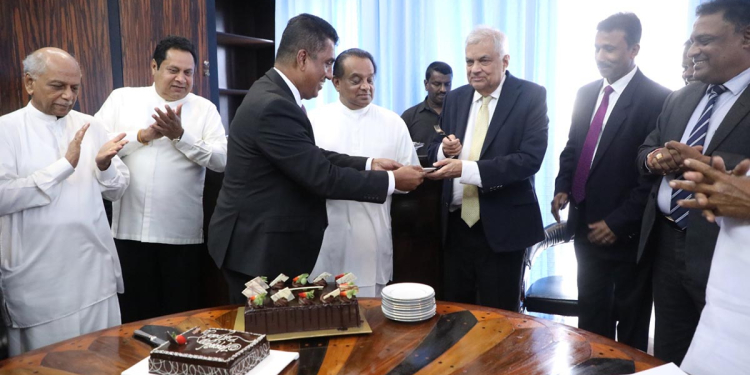 ජොනීගේ උපන් දිනයට රනිල් කාමරේ කේක් කපයි I Sri Lanka Latest News