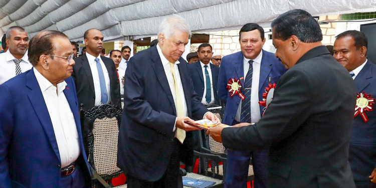‘ශක්තිමත් රටක් ගොඩනැගීමට නම් සියලු දෙනා ශ්‍රී ලාංකිකයන් ලෙස එක්ව ඉදිරියට යා යුතුයි’ – ජනපති සියලු දේශපාලන පක්ෂ වෙත යළි ඇරයුම් කරයි! PHOTOS I Sri Lanka Latest News