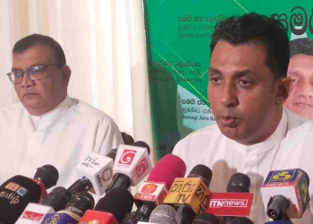 නියෝජ්‍ය කතානායකතුමාගේ කමිටුව ගත් තීන්දුව පිළිගන්නවා! හැබැයි පාර්ලිමේන්තුවේ ආචාර ධර්ම හා වරප්‍රසාද කමිටුව දුන් තීන්දුව ගැන දෙගිඩියාවක් තියෙනවා! මාසයක් පාර්ලිමේන්තුව තහනම් වුණු රෝහණ බණ්ඩාරයි සුජිත් සංජයයි මාධ්‍ය හමුවකට එක්වෙයි! VIDEO I Sri Lanka Latest News