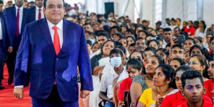 ඩොලර් හොයන්න ජේ.ආර්.ගෙන් නිදහස් වෙළෙඳ කලාප! ප්‍රේමදාසගෙන් ඇඟලුම් කම්හල් කලාප! මෙන්න ධම්මිකගෙන් තොරතුරු තාක්ෂණික රැකියා කලාප! අපි කිව්වා වගේම ධම්මික තිස්සමහාරාමයෙන් සටන පටන්ගත්තා! PHOTOS I Sri Lanka Latest News