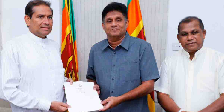 පුත්තලමේ කීර්තිමත් පවුලකින් දේශපාලනයට ආ දයාශ්රිත තිසේරාත් සජිත්ට එකතු වෙයි! අද ඉඳන් නාත්තන්ඩිය සංවිධායකකමත් බාරගනී! අපි මේ අනාවැකියත් ඊයෙම කිව්වා! PHOTOS I Sri Lanka Latest News