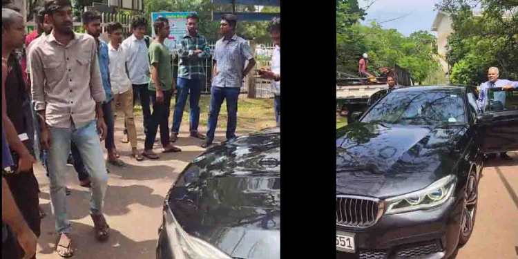 කැලණි කැම්පස් එකේ ලෙක්චර් එකක් දෙන්න ආපු ඩඩ්ලි සිරිසේනට ශිෂ්‍යයෝ දුවන්නම දෙයි! ‘හාල් මාෆියාකාරයෙක්’!බලධාරීන් කොච්චර කිව්වත් සිසුන් වාහනයෙන් බහින්න නොදෙයි! තඩි BMW එකෙන් ආපු ඩඩ්ලි බහින්නෙම නැතිව හරවගෙන යන්න වෙයි! මෙන්න වීඩියෝව! VIDEO I Sri Lanka Latest News