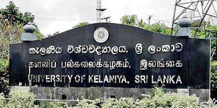 වතුර – කඳුළු ගෑස් ගැහුවා කියා සිසුන් සටන නොනවත්වයි! 350ක් විතර කැලණි සරසවියේ පරිපාලන ගොඩනැගිල්ල වටකර තවමත් විරෝධතාවේ! I Sri Lanka Latest News