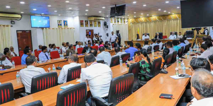 යාපනයේ ගිය රනිල් ව්‍යාපාරික ප්‍රජාව හමුවෙයි! මාස 2ක් ඇතුළත ප්‍රශ්නවලට විසඳුම් දෙන්න පොරොන්දු වෙයි! PHOTOS I Sri Lanka Latest News