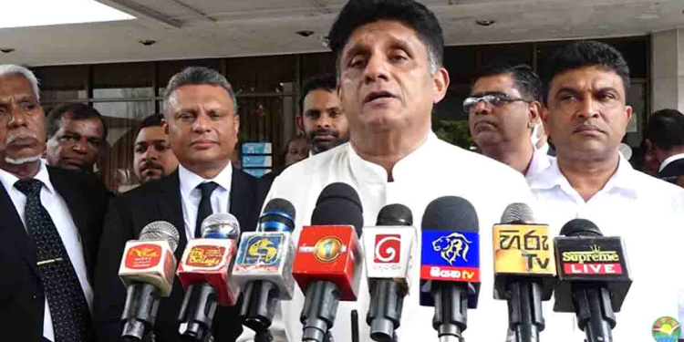 පහුගිය මාස කීපයේදී රුපියල් බිලියන 52ක ලාභයක් ලැබුවත් ජනතාවට ඒ සහනය දීලා නෑ! අසාධාරණ විදිහට වැඩි කරපු විදුලි බිල් ගෙවන්න බැරිව සිටි ලක්ෂ 8කගේ ලයිට් කපලා! අසීරුතාවට පත්වෙලා ඉන්න ජනතාව වෙනුවෙන් සහනයක් ඉල්ලා විපක්ෂනායක සජිත් ශ්‍රේෂ්ඨාධිකරණය හමුවේ නඩු පවරයි! අපි මේ ගැන උදේම කිව්වා! VIDEO & PHOTOS I Sri Lanka Latest News