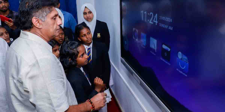 IMF නියෝජිතයන් අපි හමුවූ අවස්ථාවේදී සජබ ආණ්ඩුවක් යටතේ ගිවිසුම ජනතාවාදී ආකාරයට වෙනස් කරන බව කෙළින්ම කිව්වා! අනෙක් පක්ෂවල නායකයන් IMF නියෝජියන් හමුනොවී හැංගිලා! සක්වලින් 71 වන ස්මාර්ට් පන්ති කාමරය පොල්ගහවෙල ඉර්ෆාක් විදුහලට ලබා දෙමින් සජිත් මෙහෙම කිව්වේ කාටද? VIDEO & PHOTOS I Sri Lanka Latest News