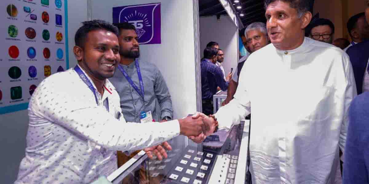 ඉන්දියාවේ දායකත්වය 6%ක්! ඒත් අපේ 1%යි! සජබ ආණ්ඩුවකින් මැණික්-රන් ආභරණ ක්ෂේත්රය ගොඩදාන විදිහ විපක්ෂනායක සජිත් බෙන්තොට මැණික් හා ස්වර්ණාභරණ ප්රදර්ශනයේදී කියයි! VIDEO & PHOTOS I Sri Lanka Latest News