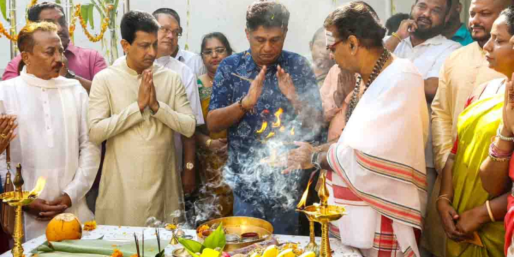 හින්දු චාරිත්‍රවාරිත්‍රවලට මුල් තැන දෙමින් විපක්ෂනායක සජිත් විපක්ෂනායක කාර්යාලයේදී තෛපොංගල් උත්සවය සමරයි! VIDEO I Sri Lanka Latest News