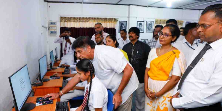 අතිදුෂ්කර අනුරාධපුර දුටුගැමුණු මහා විද්‍යාලයට ස්මාර්ට් පන්ති කාමරයක් දීපු විපක්ෂනායක සජිත් පාසලේ නර්තන කණ්ඩායමට ඇඳුම් කට්ටල ගන්න රුපියල් ලක්ෂයක මුදල් පරිත්‍යාගයකුත් කරයි! ළමයි ඇඳගෙන හිටියේ මව්පියන් අතින් 2500ක් ගෙවලා දීපු අරන් කුලියට ගත්ත ඇඳුම් කට්ටල! VIDEO & PHOTOS I Sri Lanka Latest News