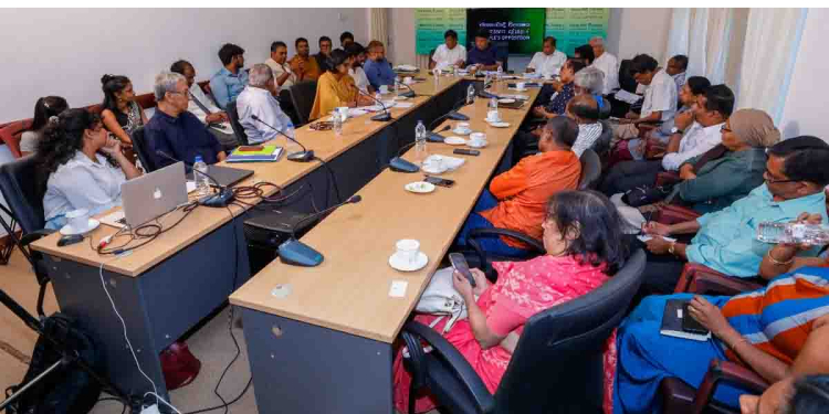 මාධ්‍ය සංවිධාන- සිවිල් සංවිධාන-ප්‍රජාතන්ත්‍රවාදය උදෙසා කටයුතු කණ්ඩායම්-වෘත්තීය සමිති සියල්ලම පළමු වතාවට විපක්ෂනායක කාර්යාලයට එයි! ආණ්ඩුව ගේන්න යන ඔන්ලයින් පනතට එරෙහිව දැවැන්ත සන්ධානයකට යන්න තීන්දු කරයි! විපක්ෂනායකවරයාගෙනුත් ප්‍රතිඥාවක්! VIDEO & PHOTOS I Sri Lanka Latest News